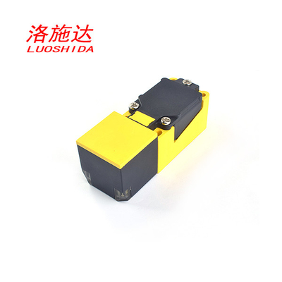 10-30VDC Q40 Inductive Proximity Sensor สี่เหลี่ยมผืนผ้า 360 องศา Sensing Face